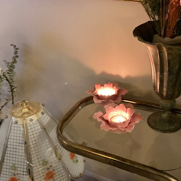 Pair of ceramic flower candle holders - Picture 2 of 3